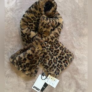 NWT Apparis Kai Leopard Print Faux Fur Scarf ***bundle with matching gloves!!